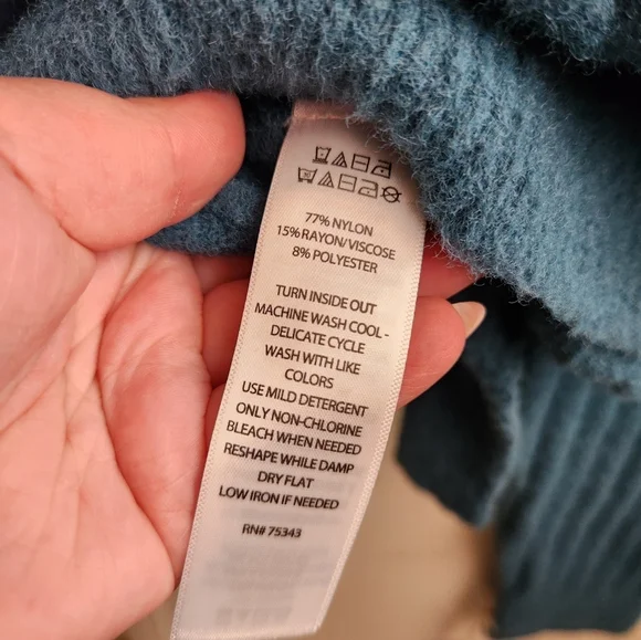 Jessica Simpson- Ribbed Sweater - Picture 6 of 6